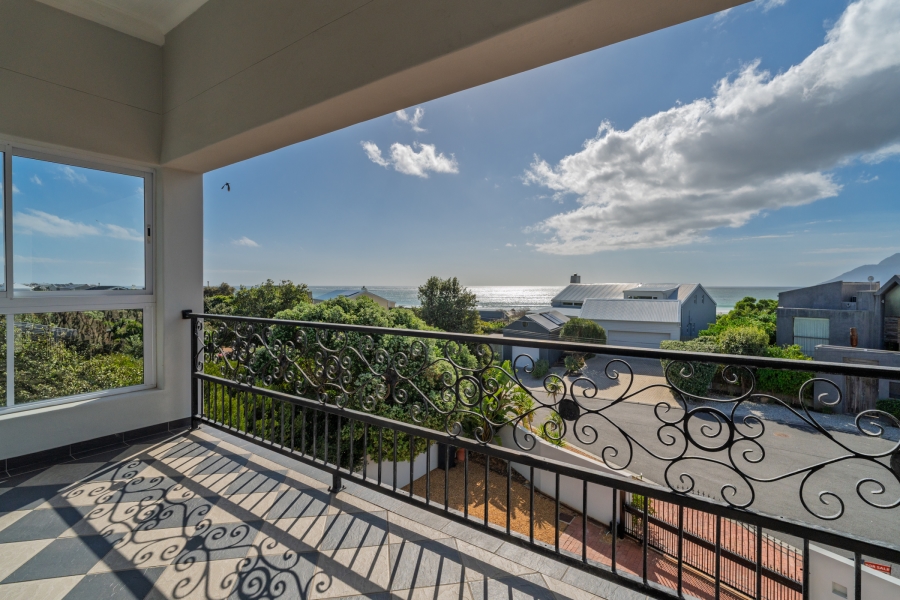 4 Bedroom Property for Sale in Kommetjie Western Cape